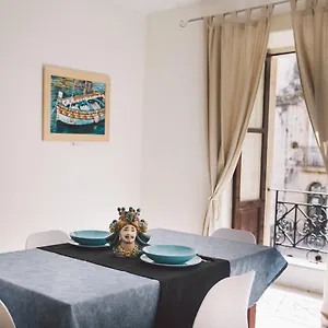 https://piazza-duomo-1.sicilyhotelsitaly.net